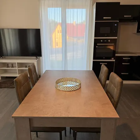 Byt Apartman 72M2 Private Garden Parking Free Prague Exterior photo